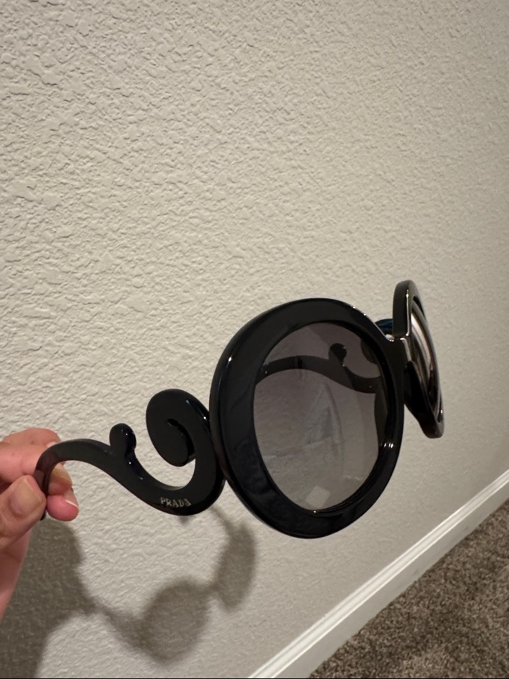 Authentic Prada round swirl sunglasses black - Picture 8 of 9